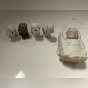 PRECIOUS MOMENTS- NATIVITY-SET OF 4 SHEEP/LAMBS/BABY JESUS COME LET US ADORE HIM